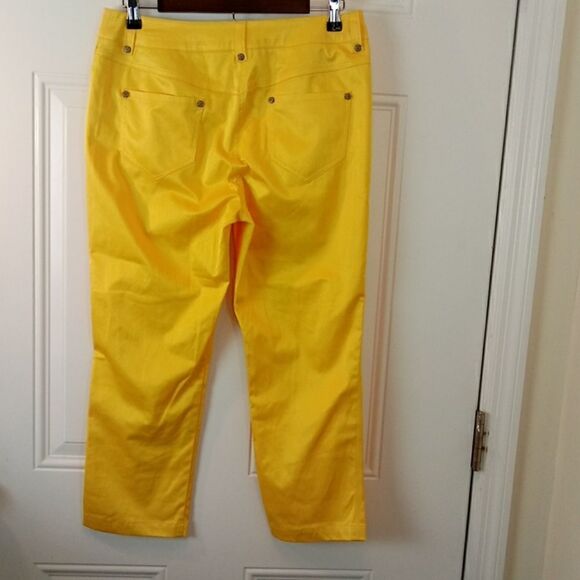 (3/$22) E39 By Eric bright yellow cropped pants - Picture 6 of 8